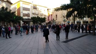 La comarca respon a la crida per concentrar-se contra la inhabilitació de Quim Torra