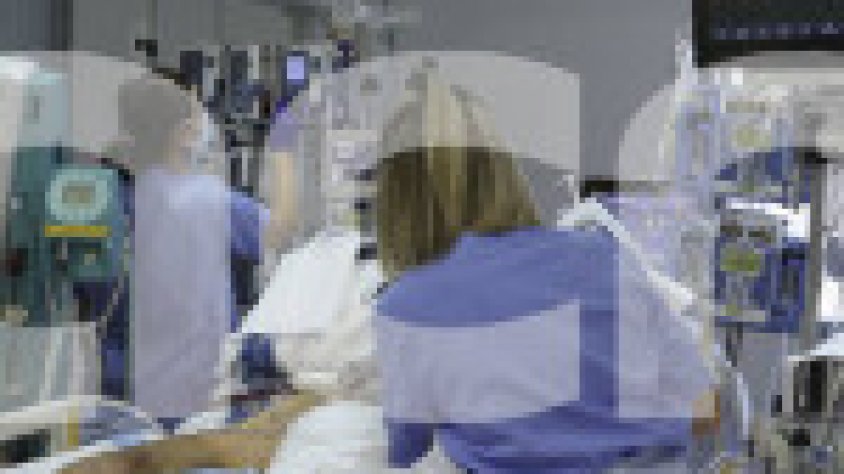 Salut preveu 1.300 crítics en les properes setmanes, 900 per covid, i alerta d'una situació de "possible desbordament"