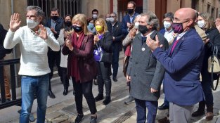 Jordi Cuixart inaugura a Montblanc una mostra de peces de ceràmica seves fetes a Lledoners