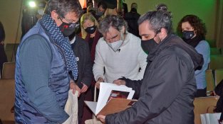 Jordi Cuixart inaugura a Montblanc una mostra de peces de ceràmica seves fetes a Lledoners