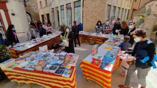 Parades de llibres i roses i Setmana Medieval, en aquest Sant Jordi "més normal" de Montblanc