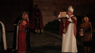 La representació de la Llegenda de Sant Jordi torna a encisar el públic present