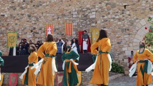 Sant Jordi ha entregat la rosa a la Princesa, en un emotiu acte que ha començat al migdia