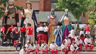 Montblanc ha saludat la 26a Trobada de Gegants i Bestiari de les Festes de Sant Maties
