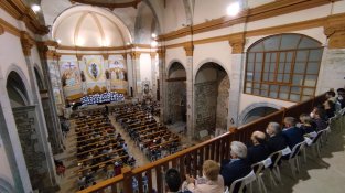 El cant de l'Escolania de Montserrat omple l'església de Sarral