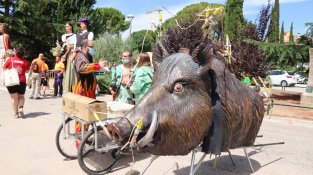 El Seguici Popular delecta els espluguins en el marc de la Festa Major
