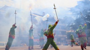 El Seguici Popular delecta els espluguins en el marc de la Festa Major