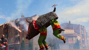 El Seguici Popular delecta els espluguins en el marc de la Festa Major