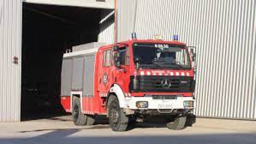 La pericia del propietari de la casa, un bomber, evita danys majors en un incendi d'habitatge