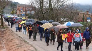Lilla protesta per les esquerdes que les obres de l'A-27 han provocat al poble