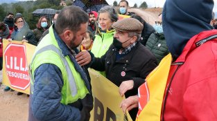 Lilla protesta per les esquerdes que les obres de l'A-27 han provocat al poble