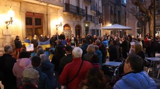 Sentida concentració per la pau a la plaça Major de Montblanc
