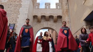 Montblanc s'omple de visitants en la represa de la Setmana Medieval
