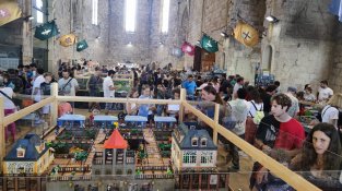 Primer dia de la quinzena edició de Clickània en un festiu molt cridaner