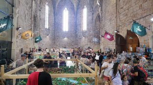 Primer dia de la quinzena edició de Clickània en un festiu molt cridaner