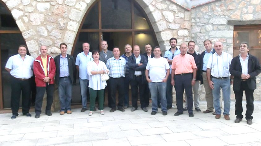 Els diferents alcaldes dels ajuntaments de la Conca de Barberà, el dia de la signatura del conveni.