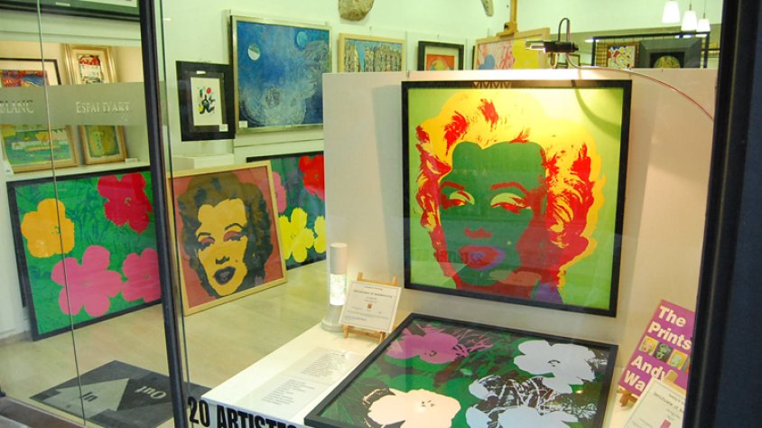Imatge de la galeria amb les obres d’Andy Warhol.