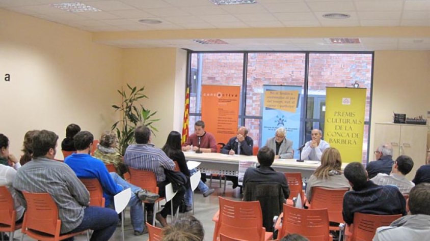 Un moment d’aquesta reunió que va reunir joves i polítics.