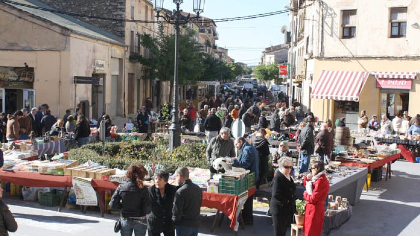 Una gran diversitat d’objectes antics es podien veure exposats en els diferents estands.