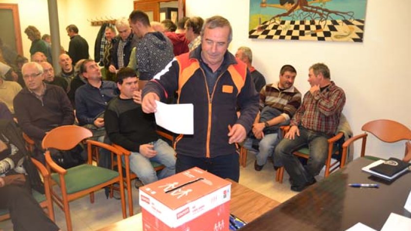 Un instant de les votacions a Solivella
