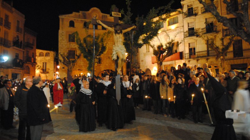 El Sant Crist de la Sang al seu pas per la Plaça Major