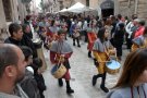 Carrers, tavernes i espectacles, plens en el primer cap de setmana de Sant Jordi a Montblanc