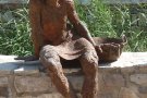 Conesa compta amb una nova escultura batejada, popularment, com ‘La nena’