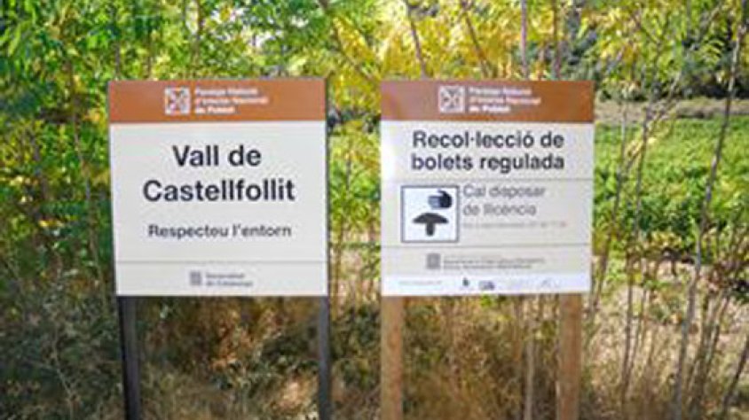 Senyalització de regulació de bolets al PNIN de Poblet.