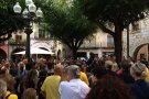 Els montblanquins es concentren a les portes de l’Ajuntament a favor del 9-N