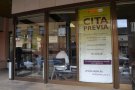 Catalunya suma quinze mesos seguits de baixada de l'atur en termes interanuals