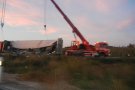 Un camió amb 24.000 kg de paper bolca a Montblanc