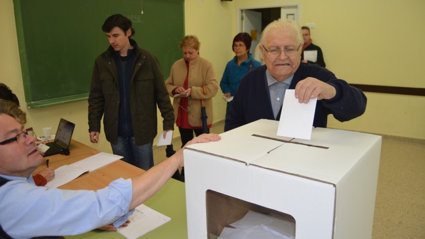 Una persona votant