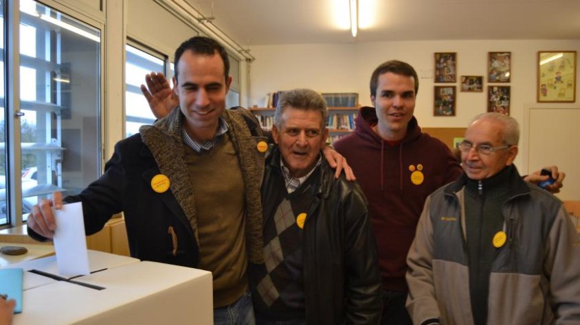Ferran Civit, responsable de comunicació i màrqueting de l'ANC vota a l'Espluga.