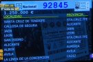 Els nens de Sant Ildefonso canten el segon premi, el 92.845