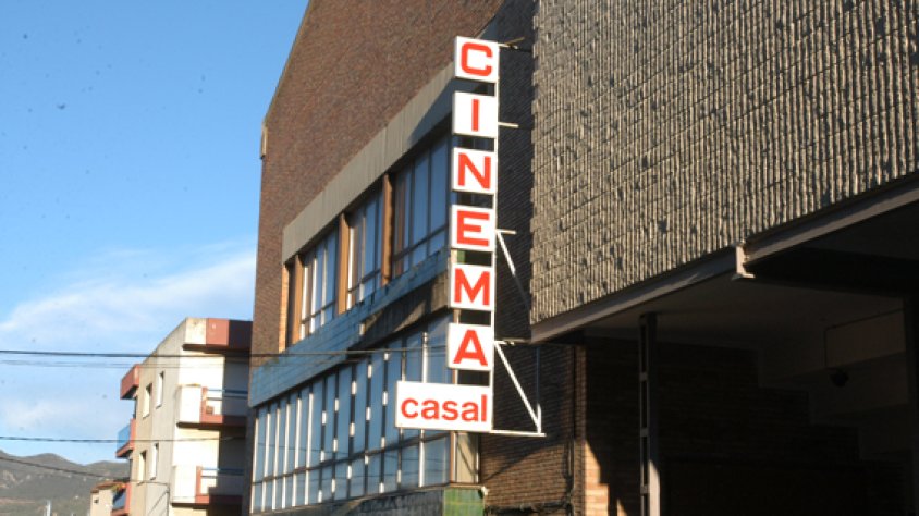 Les sessions de cinema tenen lloc els dissabtes al vespre i els diumenges a la tarda, i també els dies festius.