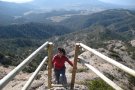 Més persones caminen pel sender que passa per la Ruta del Cister (GR-175)