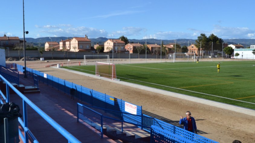 La pista d'atletisme es troba a la zona esportiva municipal