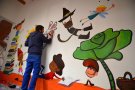 Un mural de l’il·lustrador Joan Turu a la biblioteca Mossèn Ramon Muntanyola de l’Espluga