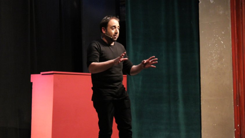 Òscar Cantillo durant l'espectacle