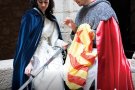Montblanc per la independència anima a penjar l’estelada per la Setmana Medieval