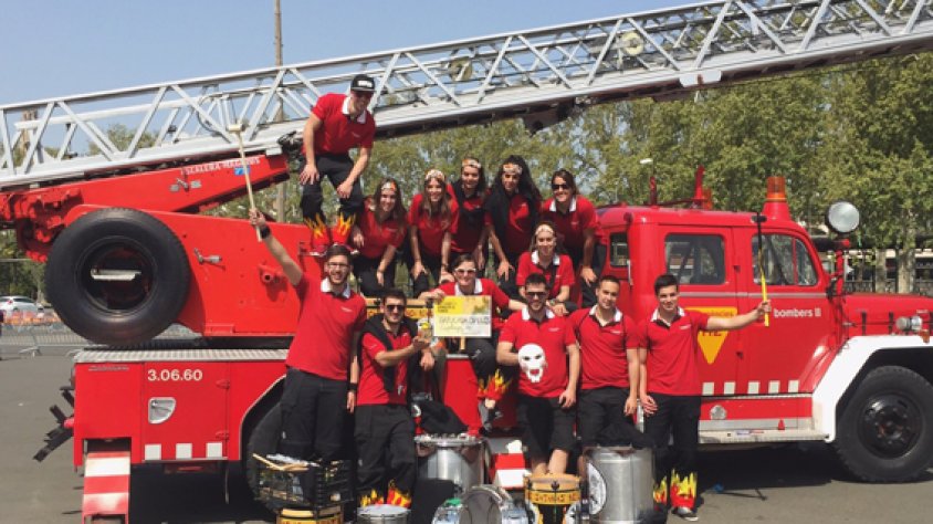 Membres del grup de tambors dels Diables de l'Espluga a Lleida