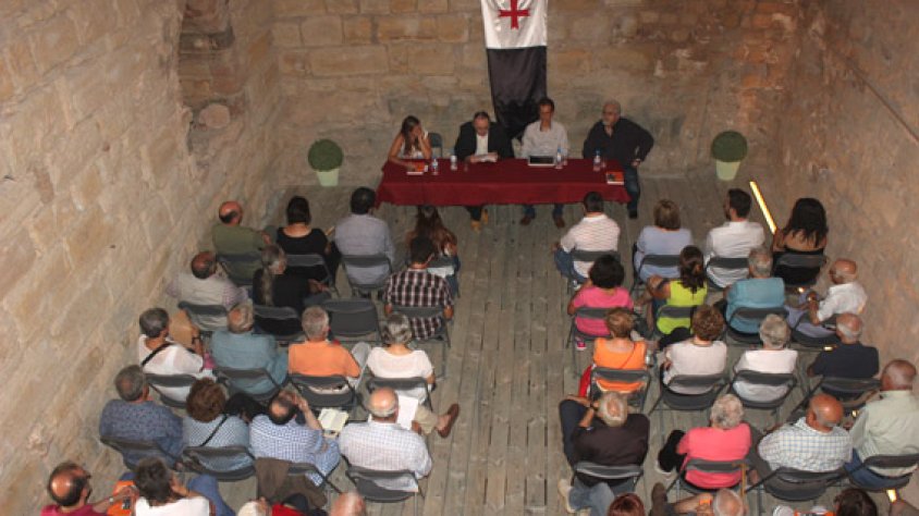 Instant de la presentació del llibre al castell