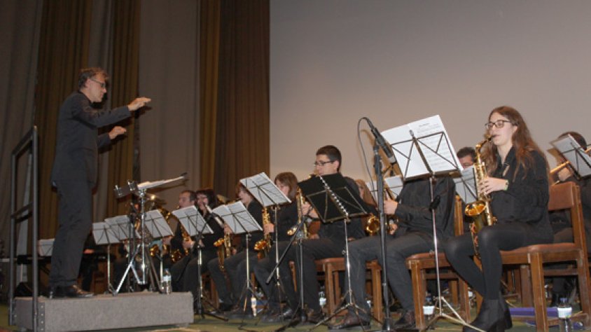 Un instant del concert al cinema del Casal Montblanquí