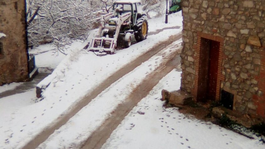 Una imatge de la neu a Rojals aquest dissabte 27 de febrer al matí