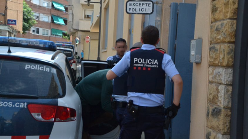 El detingut a l'entrada dels jutjats de Valls