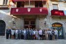 El pregoner i els membres de les comissions organitzadores fan la darrera actualització del marcador