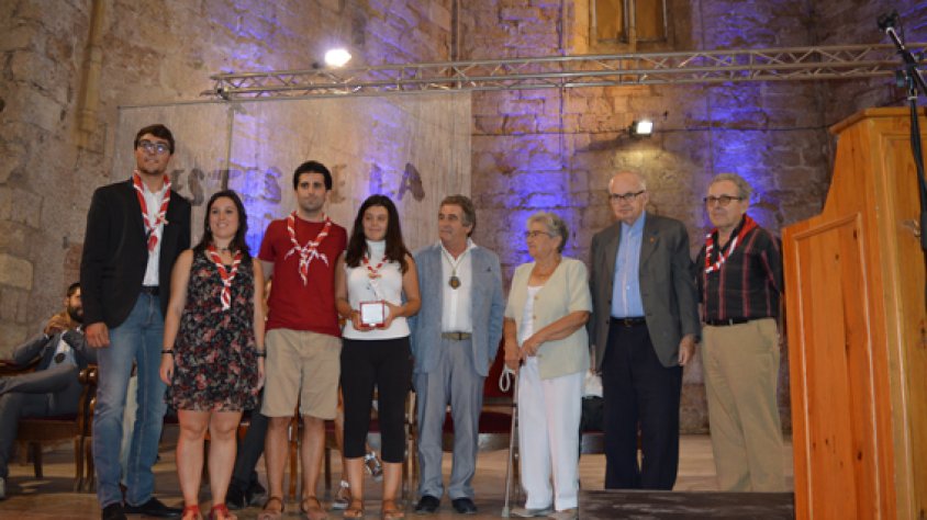 Entrega de la medalla de l'Ajuntament a l'Agrupament Escolta Mare de Déu de la Mercè