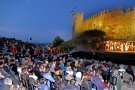 El nou drac protagonitza la representació de la Llegenda de Sant Jordi a Montblanc amb les entrades exhaurides