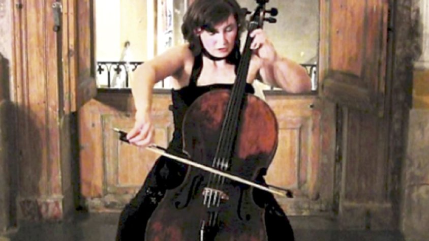 La violoncel·lista Svetlana Tovstukha