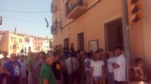Concentració també a les portes de l'Ajuntament de Pira
